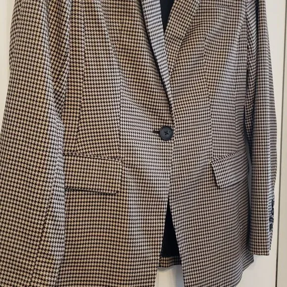 Blazer - Picture 5 of 11